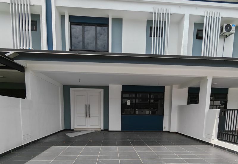 Kulai / Taman Puncak Kehijauan / Jalan Puncak Kehijauan 4 / Double Storey Terrace House / Gated & Guard / Original Brand New 
