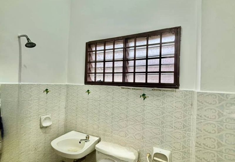 Kulai / Bandar Indahpura / Jalan Teratai / Double Storey Terrace House Original Unit 