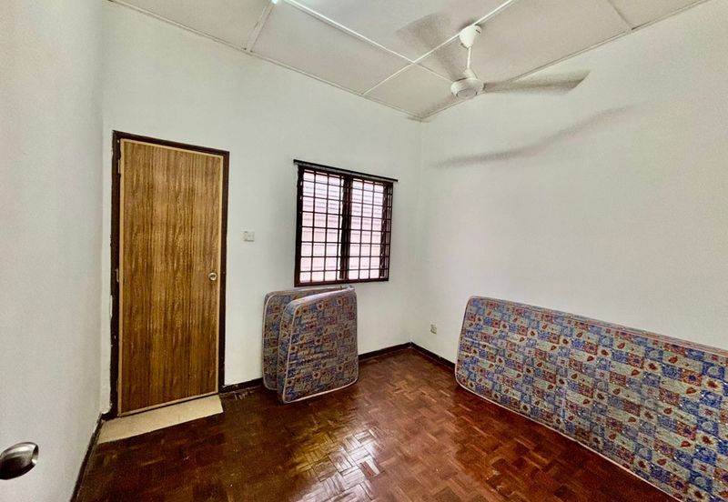 Kulai / Bandar Indahpura / Jalan Teratai / Double Storey Terrace House Original Unit 