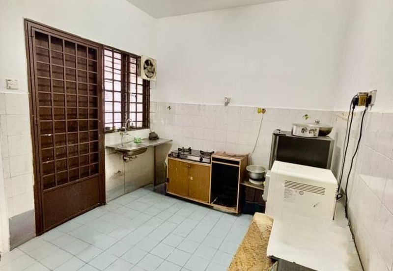 Kulai / Bandar Indahpura / Jalan Teratai / Double Storey Terrace House Original Unit 
