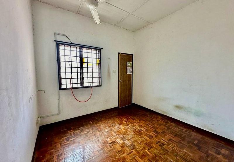 Kulai / Bandar Indahpura / Jalan Teratai / Double Storey Terrace House Original Unit 