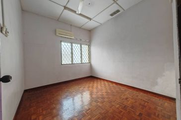 Kulai / Taman Kota Kulai / Jalan Saga / Double Storey Terrace House Original Unit 大古来城双层排楼出售