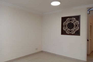 Taman Impian Emas / Jalan Impian Emas / Double Storey Terrace House / Unblock View Facing Garden