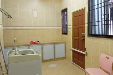 Taman Impian Emas / Jalan Impian Emas / Double Storey Terrace House / Unblock View Facing Garden