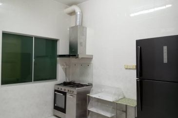 Taman Impian Emas / Jalan Impian Emas / Double Storey Terrace House / Unblock View Facing Garden