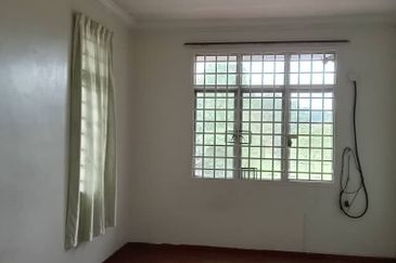 Taman Impian Emas / Jalan Impian Emas / Double Storey Terrace House / Unblock View Facing Garden
