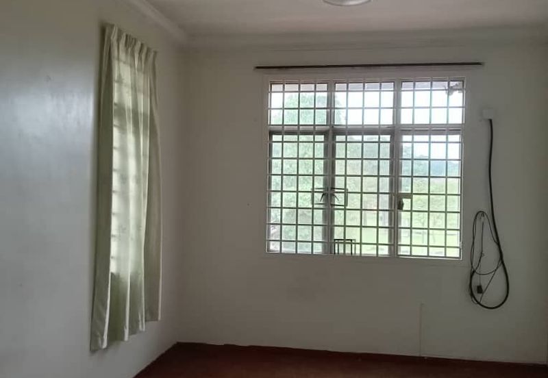 Taman Impian Emas / Jalan Impian Emas / Double Storey Terrace House / Unblock View Facing Garden