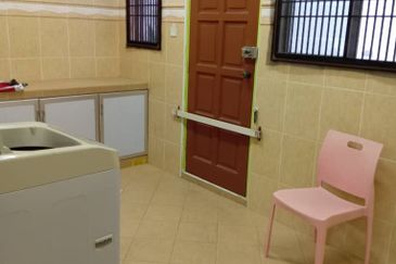 Taman Impian Emas / Jalan Impian Emas / Double Storey Terrace House / Unblock View Facing Garden