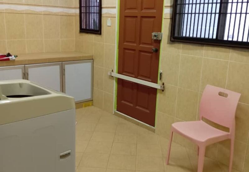 Taman Impian Emas / Jalan Impian Emas / Double Storey Terrace House / Unblock View Facing Garden