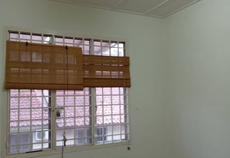 Taman Impian Emas / Jalan Impian Emas / Double Storey Terrace House / Unblock View Facing Garden