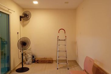 Taman Impian Emas / Jalan Impian Emas / Double Storey Terrace House / Unblock View Facing Garden