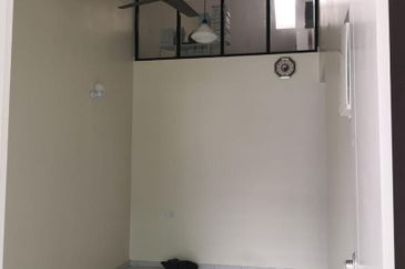 Kulai / Bandar Indahpura / Jalan Sena / 1.5 Storey Terrence House