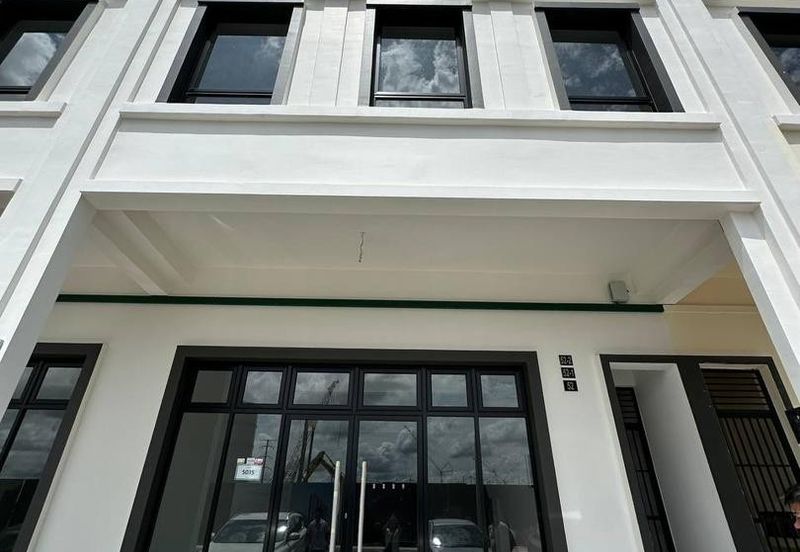 Iskandar Puteri / Taman, Persiaran Eko Botani / Eco boulevard 2 / 2 GF adjoining units