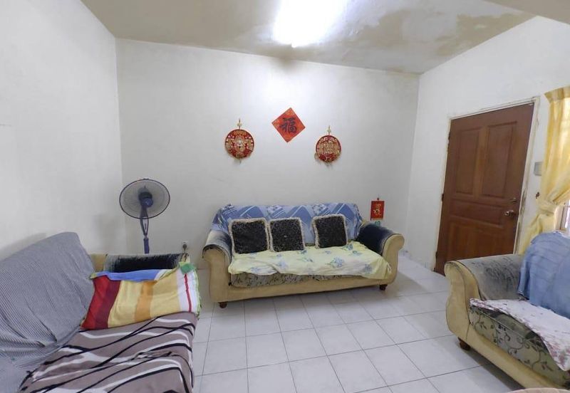 Kulai / Bandar Putra / Jalan Kasawari / Double Storey Terrace House 