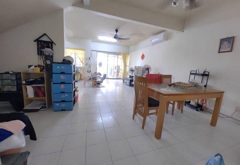 Kulai / Bandar Putra / Jalan Kasawari / Double Storey Terrace House 