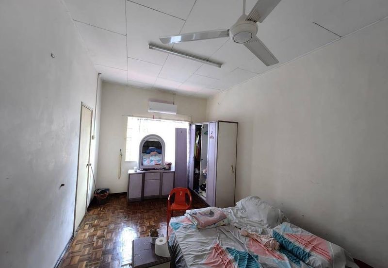 Kulai / Bandar Putra / Jalan Kasawari / Double Storey Terrace House 