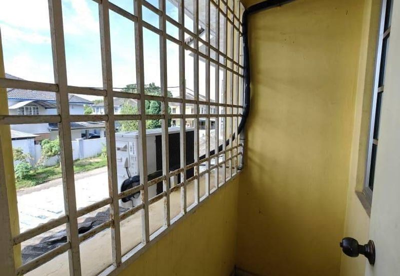 Kulai / Bandar Putra / Jalan Kasawari / Double Storey Terrace House 