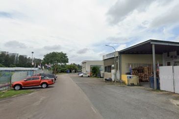 Johor Bahru/ Mount Austin / Jalan Mutiara 4/xx - 1.5 Storey Terrace Factory 
