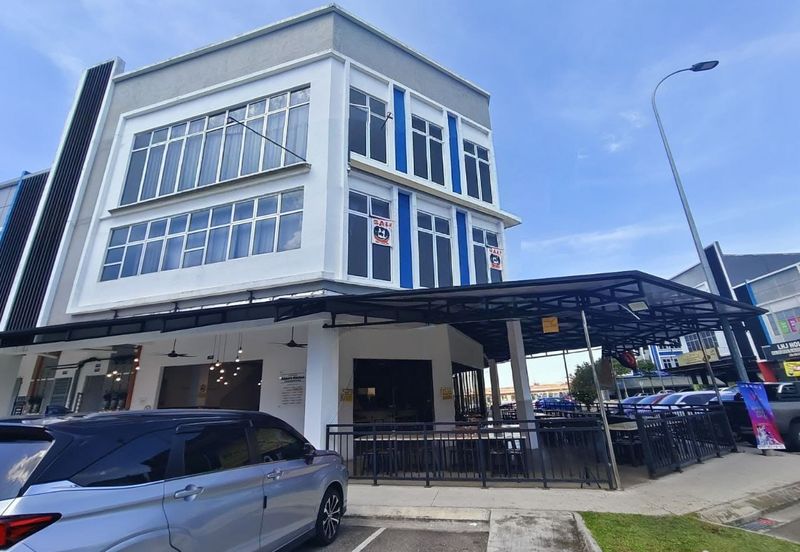 Kulai / Bandar Indahpura Vervo City / Jalan Kiambang / 3 Storey Shop Corner Lot  Extra Big Unit 