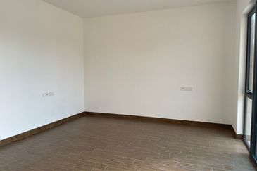 Kota Tinggi / Jalan Mawai / Beside the main road