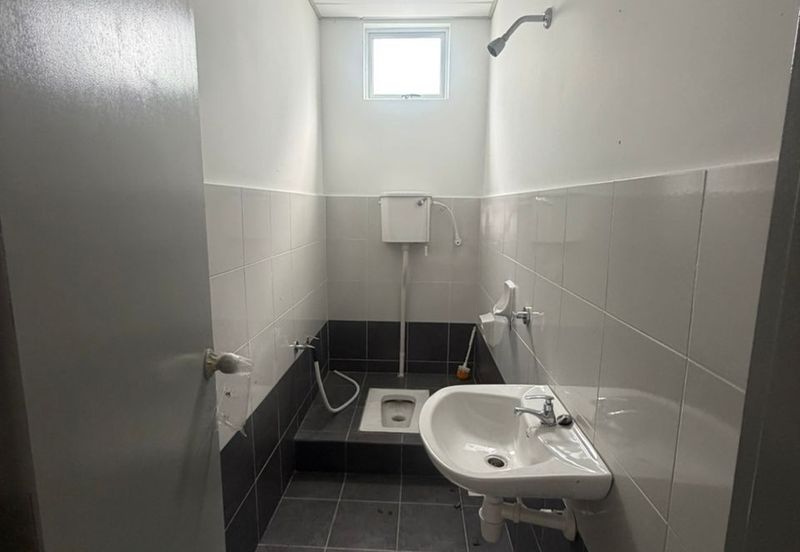 Kulai / Bandar Indahpura/ Jalan Kiambang (Food street )/ Double Storey Shoplot  