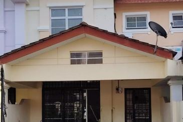 Skudai / Pulai Perdana / Double Storey Terrace House 