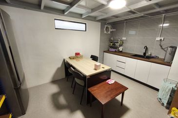 Kulai / Bandar Indahpura/ Jalan Kenanga 29/6 - 4 Storey Shop Office Endlot