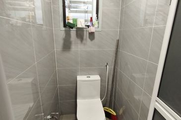 Kulai / Bandar Indahpura/ Jalan Kenanga 29/6 - 4 Storey Shop Office Endlot