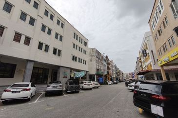 Kulai / Bandar Indahpura/ Jalan Kenanga 29/6 - 4 Storey Shop Office Endlot