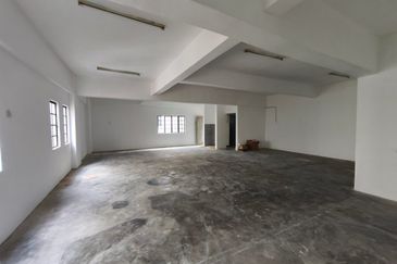 Kulai / Bandar Indahpura/ Jalan Kenanga 29/6 - 4 Storey Shop Office Endlot