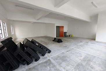 Kulai / Bandar Indahpura/ Jalan Kenanga 29/6 - 4 Storey Shop Office Endlot