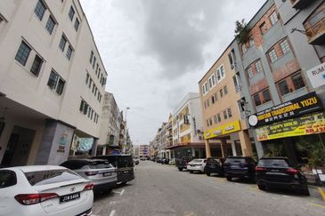 Kulai / Bandar Indahpura/ Jalan Kenanga 29/6 - 4 Storey Shop Office Endlot
