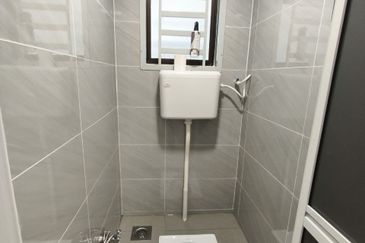 Kulai / Bandar Indahpura/ Jalan Kenanga 29/6 - 4 Storey Shop Office Endlot