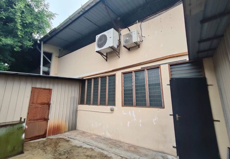 Johor Bahru/ Tmn Johor jaya / Jln Bakawali  ▶ 1.5 Storey Terrace Factory 