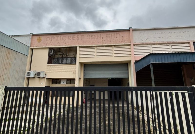 Johor Bahru/ Tmn Johor jaya / Jln Bakawali  ▶ 1.5 Storey Terrace Factory 