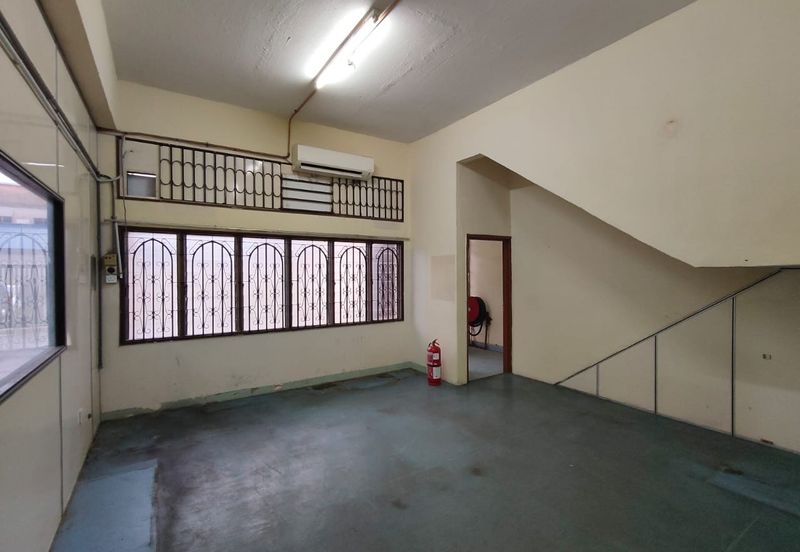 Johor Bahru/ Tmn Johor jaya / Jln Bakawali  ▶ 1.5 Storey Terrace Factory 