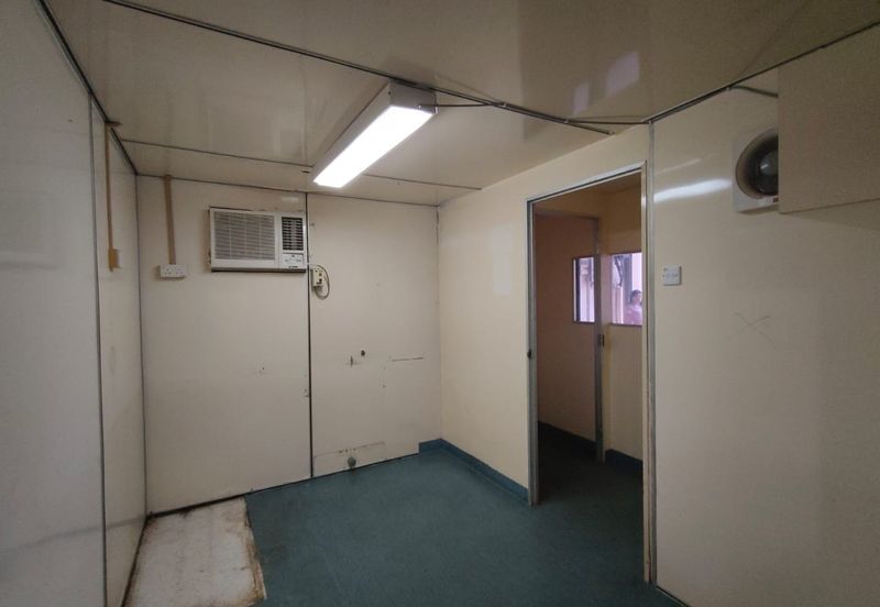 Johor Bahru/ Tmn Johor jaya / Jln Bakawali  ▶ 1.5 Storey Terrace Factory 