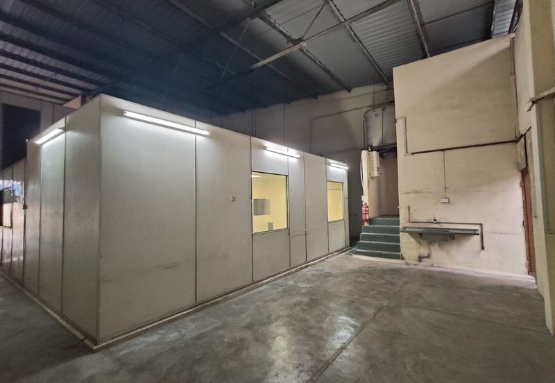 Johor Bahru/ Tmn Johor jaya / Jln Bakawali  ▶ 1.5 Storey Terrace Factory 