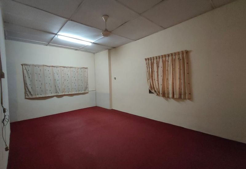 Johor Bahru/ Tmn Johor jaya / Jln Bakawali  ▶ 1.5 Storey Terrace Factory 