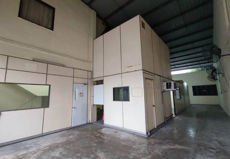 Johor Bahru/ Tmn Johor jaya / Jln Bakawali  ▶ 1.5 Storey Terrace Factory 