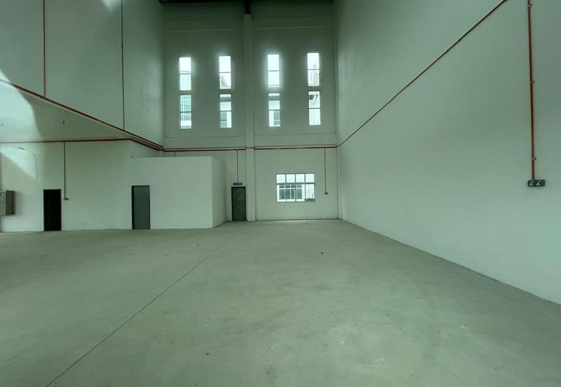 Skudai / Impian Emas / Jalan Selatan 11 /  Three Storey Cluster Corner Factory