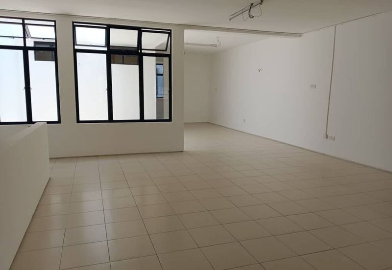 Kulai / Jalan Jambu Bol / Double Storey Shop Lot  (Behind Public Bank Kulai) 