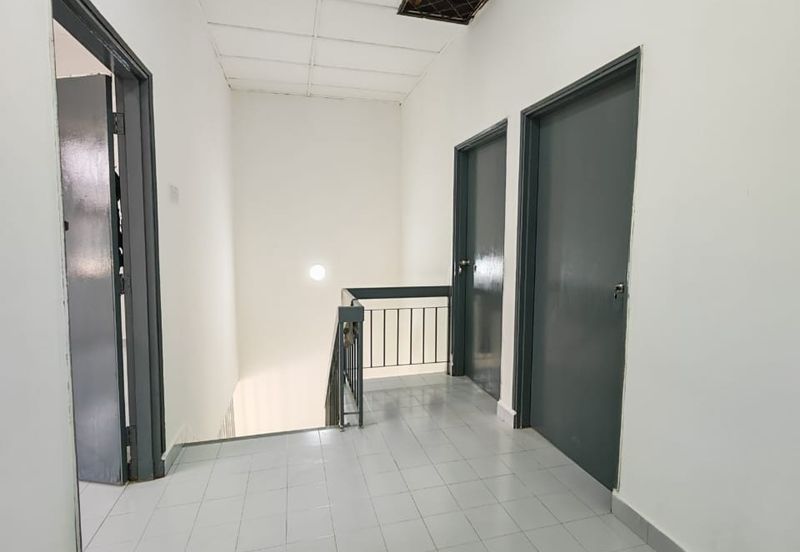 Desa Cemerlang / Jalan Lanjut 14 / Double Storey Terrace House 