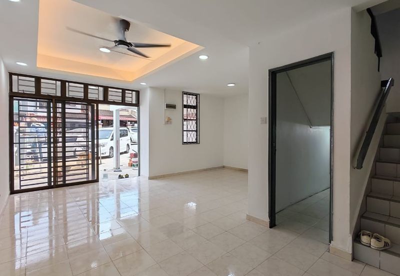Desa Cemerlang / Jalan Lanjut 14 / Double Storey Terrace House 