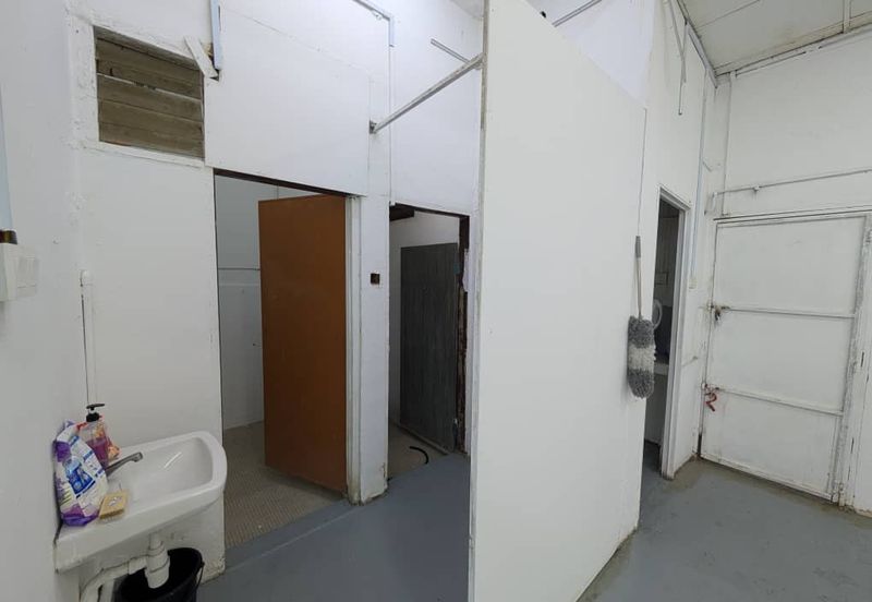 Johor Bahru / Taman Mulia / Jalan Tampoi / 2 Storey Shoplot / Facing Main Road