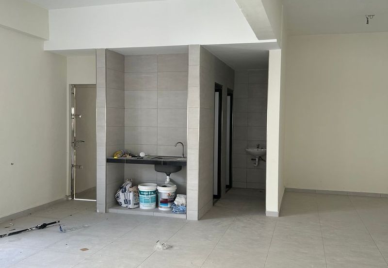 Kulai / Bandar Indahpura/ Jalan Kenanga 29 / Four Storey Shoplot Corner