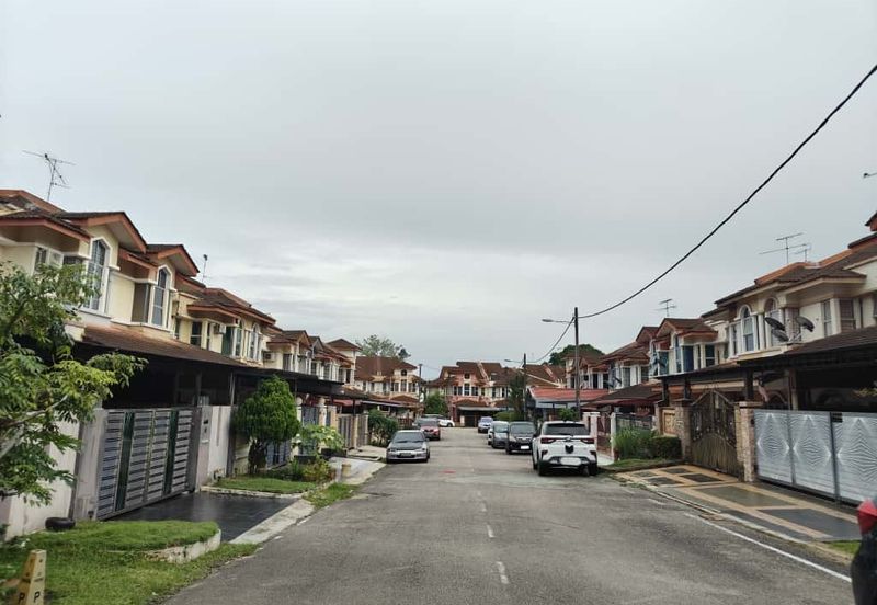 Kulai / Bandar Putra / Jalan Merpati / Double Storey House 