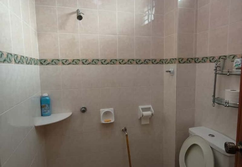 Kulai / Bandar Putra / Jalan Merpati / Double Storey House 