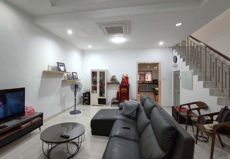 Kulai / Bandar Putra / Jalan Merpati / Double Storey House 