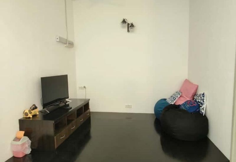 Kulai / Bandar Putra / Jalan Merpati / Double Storey House 